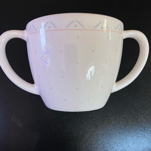 Winnie. The poo small cup with poo sitting inside-2 handles - Picture 9 of 9